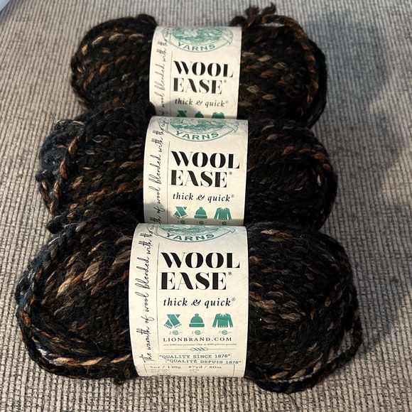 Lion Brand Wool-Ease Thick & Quick Yarn toasted almond NEW x3 skeins black specs - Picture 2 of 9